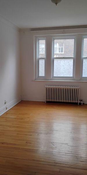 NDG - Nice 3 1/2 Heated For Rent - Photo 1