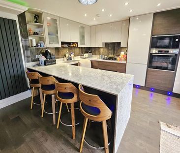 4 bedroom detached house to rent - Photo 3