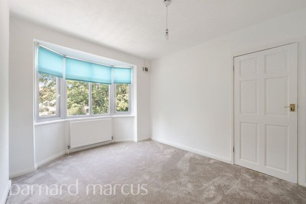 Errol Gardens - Photo 1