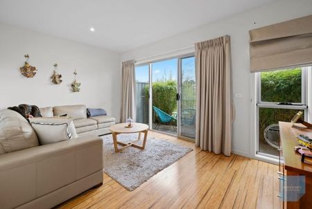 FOUR BEDROOM TOWNHOUSE - Photo 5