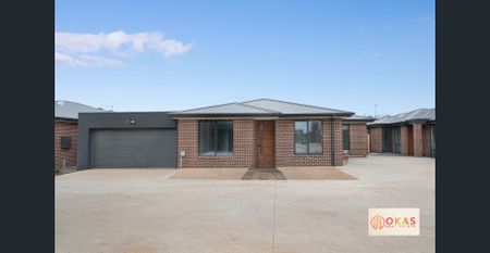 Luxury Living at Its Finest - 8/6 Blake Court, Truganina! - Photo 4