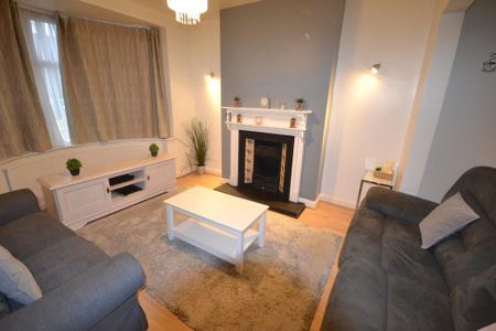 3 bedroom semi-detached house to rent - Photo 3