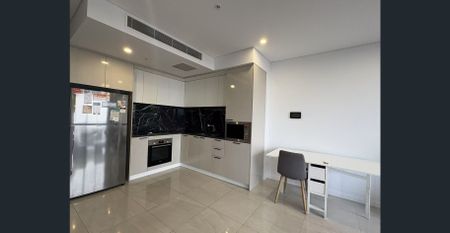 Furnished Luxury Apartment in the Prestigious Orchid Building - Photo 4