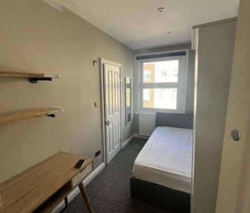Joyful House Share in Brighton Room 1 - Photo 6