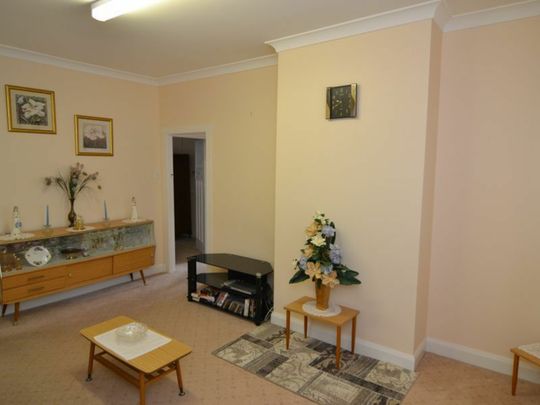 FANTASTIC WEATHERBOARD HOME - Photo 1