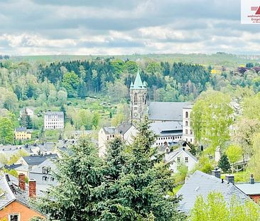 3-Raum-Dachgeschosswohnung mit Ausblick und Wellness im Haus - Annaberg-Buchholz! - Foto 3