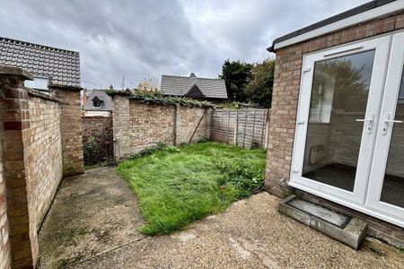 Glebe Close - Photo 2