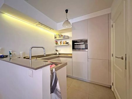 Luxueus appartement op de eerste verdieping op rustige centrumlocatie te 's Gravenwezel. - Photo 4