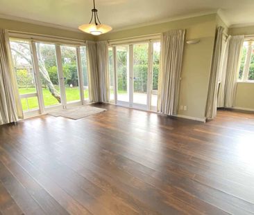 Location!Location!Location! - Photo 5