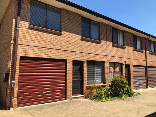 Neat and Tidy Three Bedroom Townhouse&excl; - Photo 1