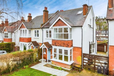5 bedroom semi-detached house to rent - Photo 2