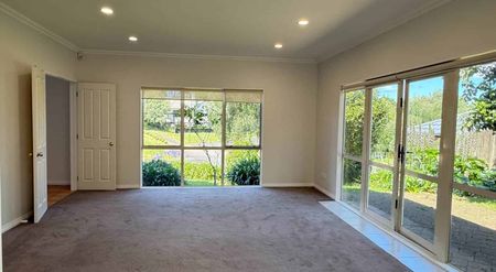 Spacious & Sunny Family Home in a Quiet Cul-de-Sac - Photo 4