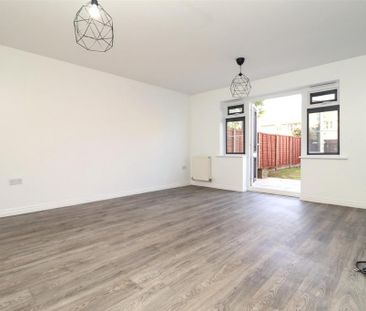 3 bedroom end of terrace house to rent - Photo 3