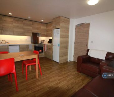 3 bedroom flat to rent - Photo 1