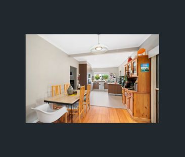 WALK TO RESTAURANTS, CAFES, CBD - Photo 2