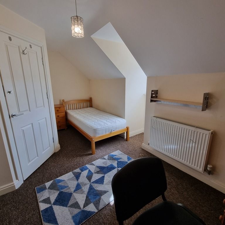 5 Bed Student Accommodation - Photo 1