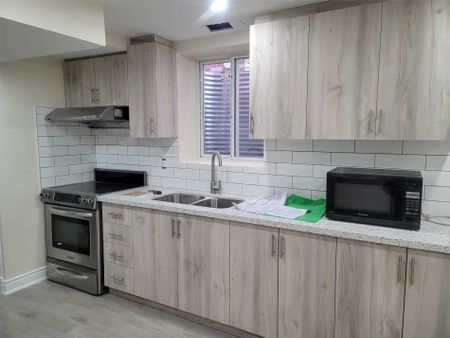 For Lease - 407 Queen Mary Drive, Brampton, Ontario - Photo 2