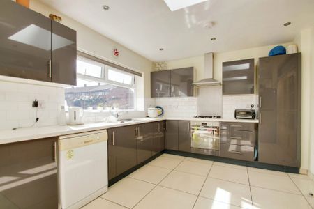 3 bed end of terrace house to rent in Parlaunt Road, Langley, SL3 - Photo 5