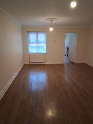 2 bedroom end of terrace house to rent - Photo 2