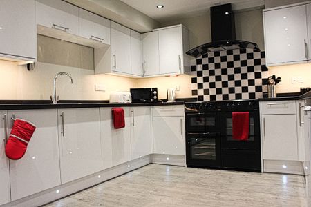 A Lovely 6 Bed, 5 Bathroom House Share Room 1 - Photo 3