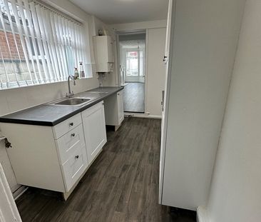 2 Bed Terraced House, Waltham Road, L6 - Photo 6