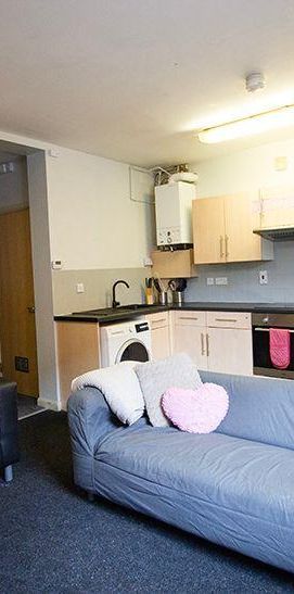 4 bedroom flat to rent - Photo 1