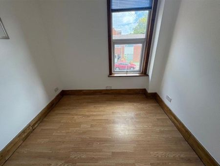 Flat , - Biscot Road, Luton - Photo 2