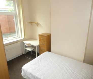 4 bedroom terraced house to rent - Photo 4