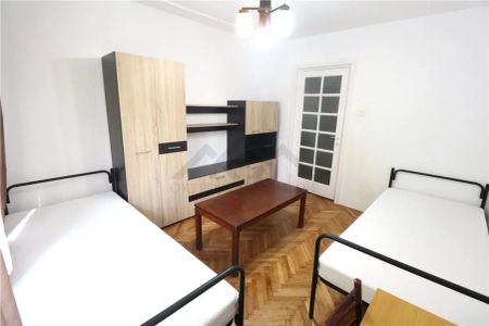 Apartament 3 camere, centrala proprie, Complexul Studentesc - Photo 2