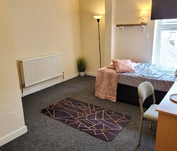 10 Bed Semi-Detached House, Upper Hanover Street, S3 - Photo 3