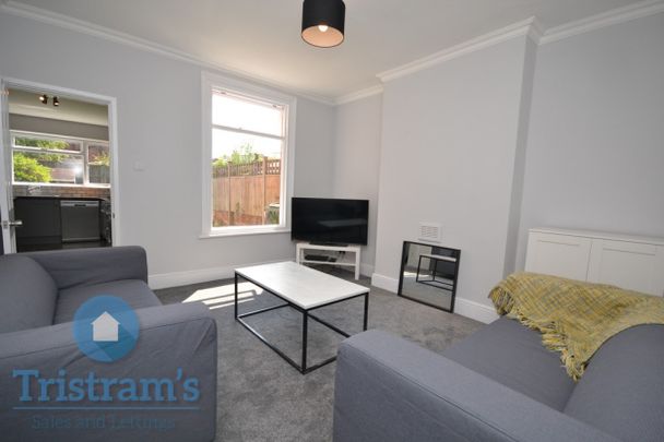 4 bed Mid Terraced House for Rent - Photo 1