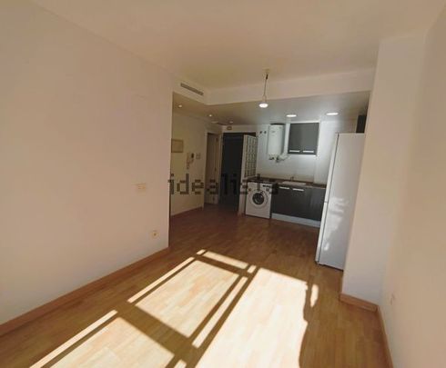 Alquiler de piso en Calle Urani - Photo 1