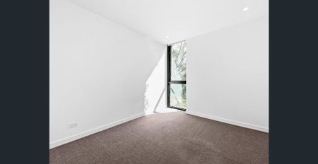 Beautiful Bright 2 Bedroom 2 Bathroom apartment! - Photo 2