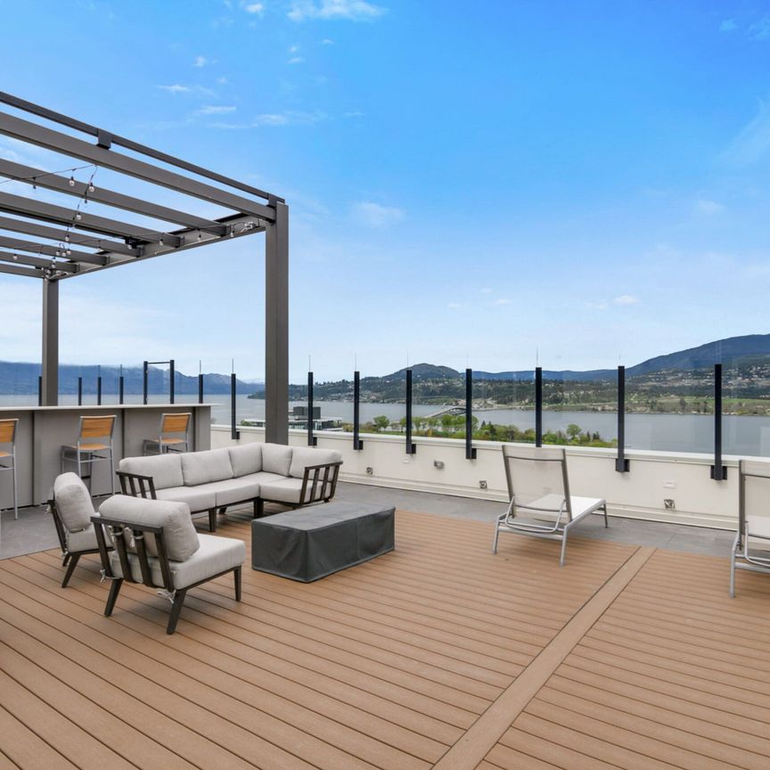 LAKEVIEW AT BROOKLYN! 1 Bdrm PLUS Den - Photo 1