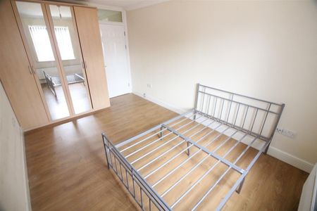 Hatton Road, Feltham - Photo 4