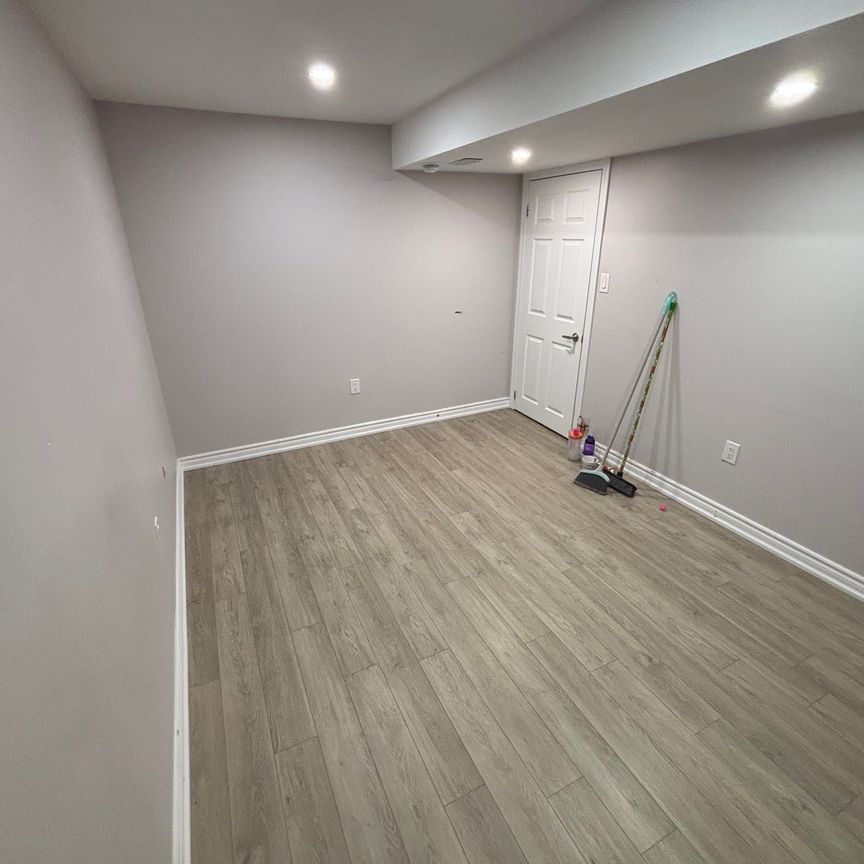 For Lease - 992 Ridge Valley Drive Unit# Basement Room, Oshawa, Ontario - Photo 1