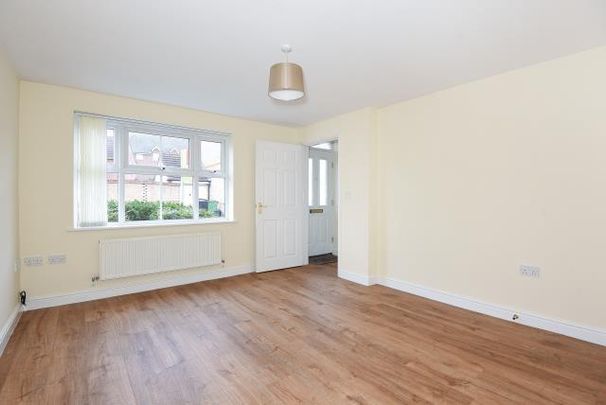 3 bedroom end of terrace house to rent - Photo 1