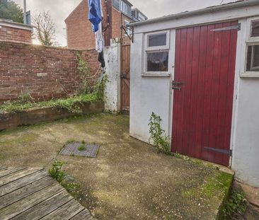 3 bedroom terraced house to rent - Photo 6
