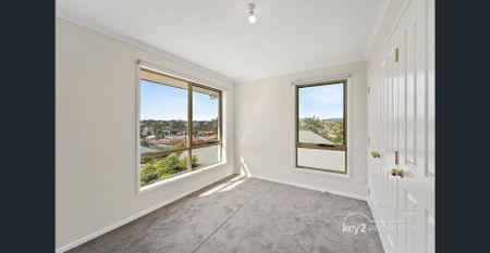 LARGE SUNNY FAMILY HOME - Photo 3