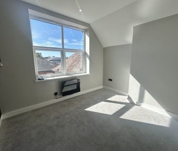 Horley - Photo 4