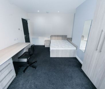 Manor Drive, Leeds - Photo 4