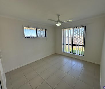 Spacious 4-Bedroom Home on Fully Fenced 856m² Block - Photo 2