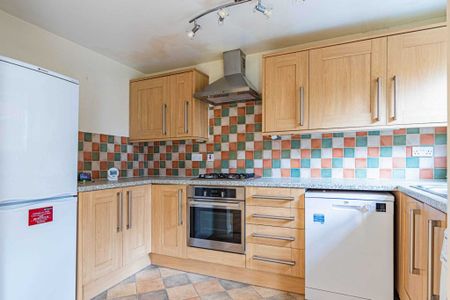 2 bed Flat for rent - Photo 5