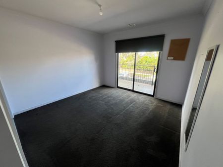 Spendid 3Br Townhouse in Sunshine West! - Photo 4