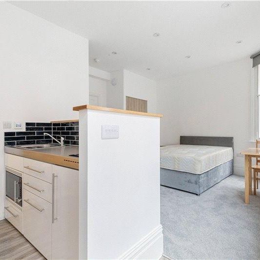 Studio to rent - Photo 1