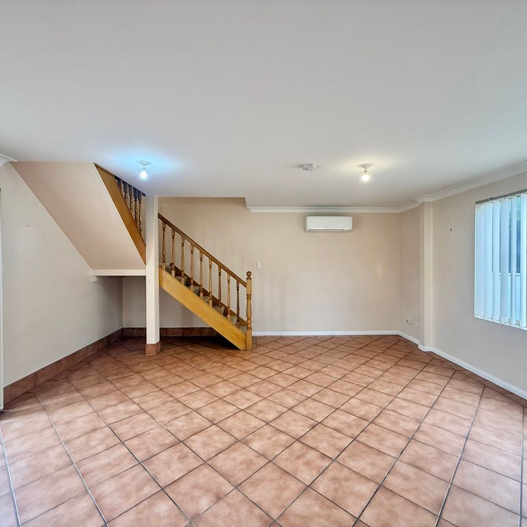 3/169 Brunker Road, Adamstown - Photo 1