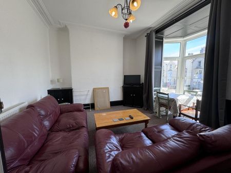 3 bedroom apartment to rent - Photo 2