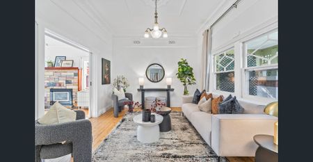 Charming Weatherboard Home - Photo 5