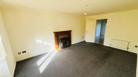 4 bedroom detached house to rent - Photo 2