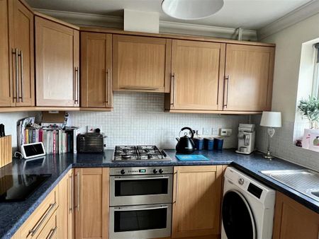 3 bedroom end of terrace house to rent - Photo 3